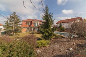 6-izbový rodinný dom s bazénom, Pereš