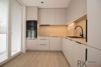 Kvalitná nová rekonštrukcia: 3-izb.byt, loggia, balkón, Sever-Hlinkova