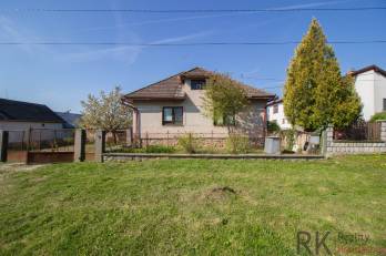 Tehlový rodinný dom s 12 á pozemkom, Paňovce